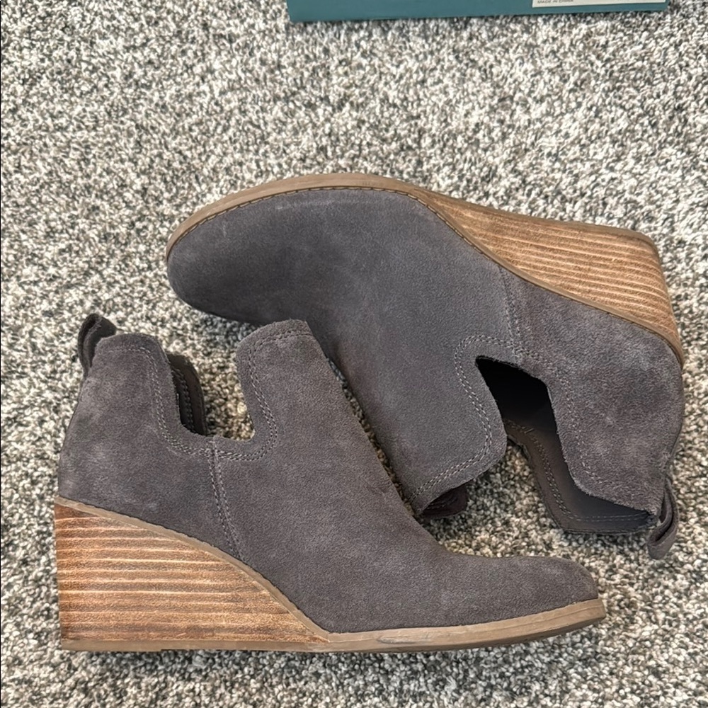 TOMS Women’s Kallie Suede Boots - Picture 3 of 7